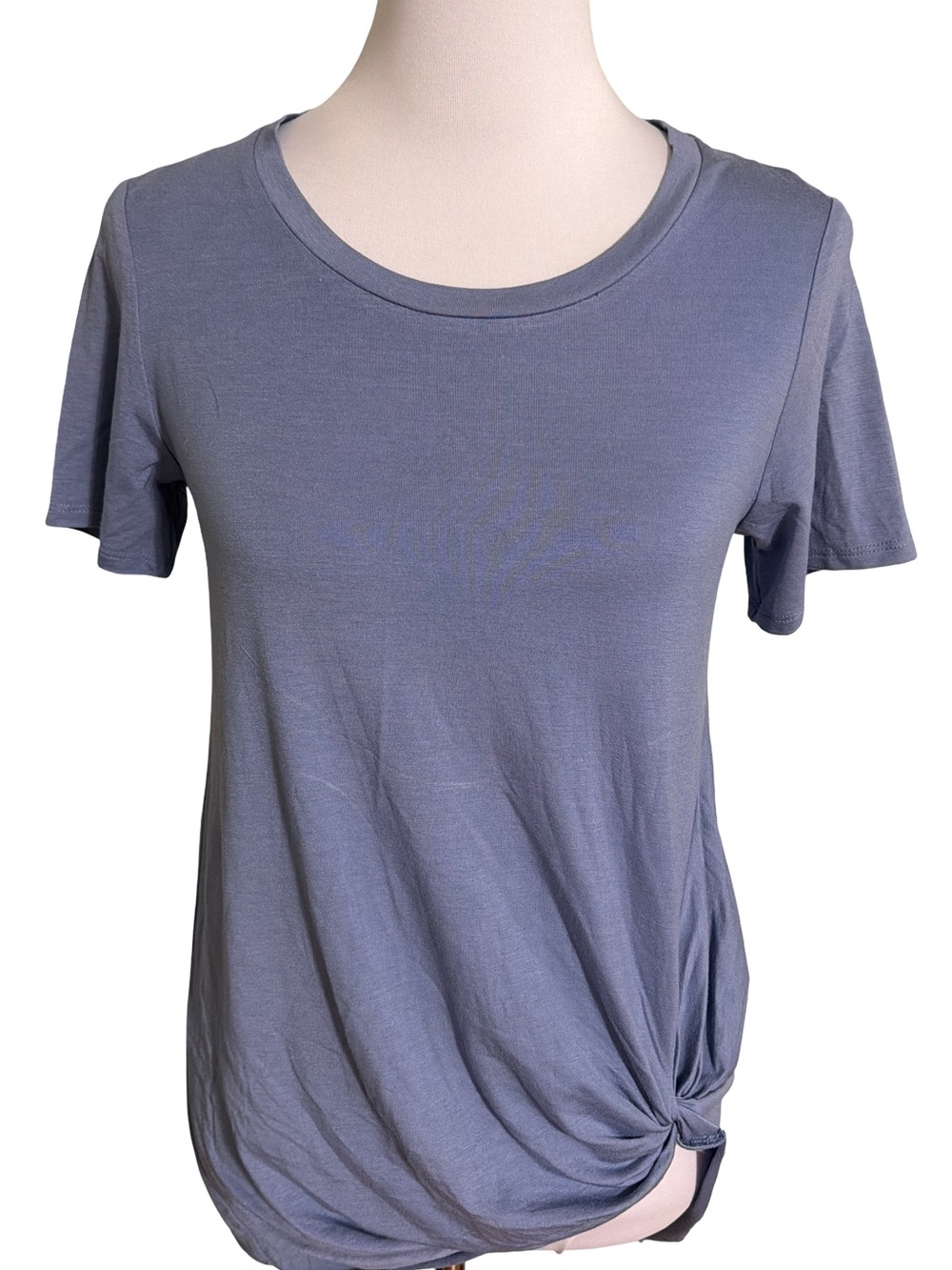 just be Short Sleeve Twist-Knot Tee in Dusty Blue